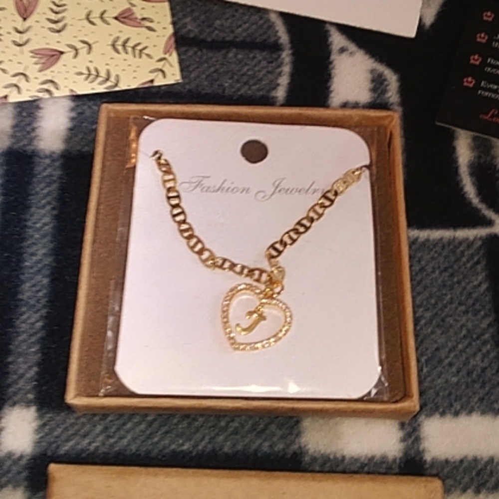 BNWT Women's Gold Color Letter J Heart Necklace Chain Pendant Encrusted Gems